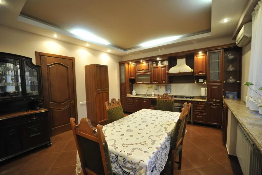 4-комнатная Квартира