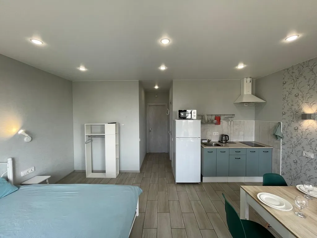 Студия с панорамным видом на озеро