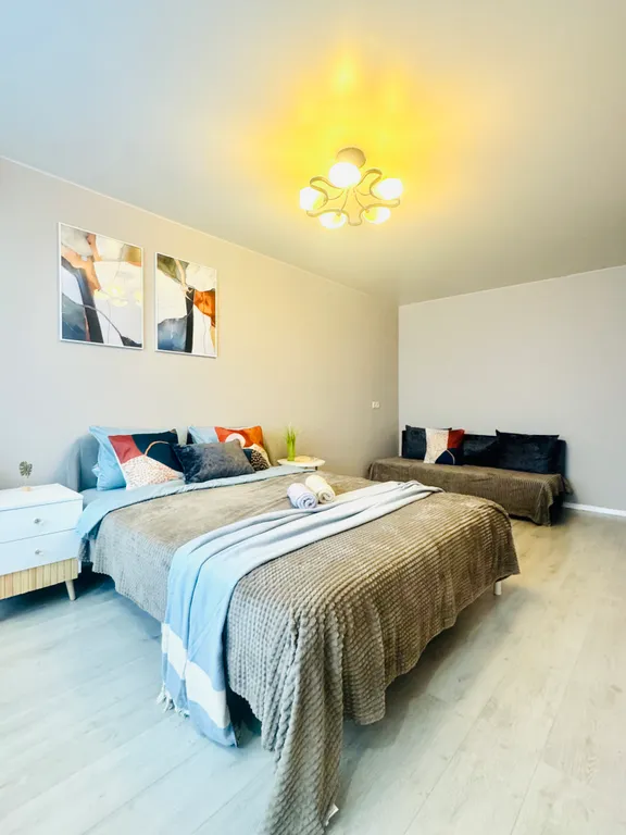 Уютная двухкомнатная квартира с видом на пруд