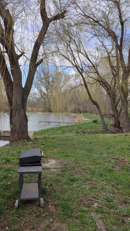 Уютный домик с баней на территории Тихого пруда