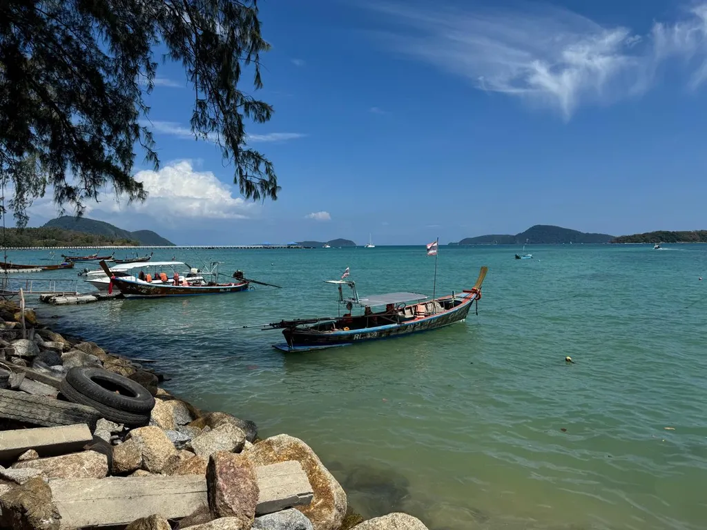 SvoyLux солнечный остров в океане