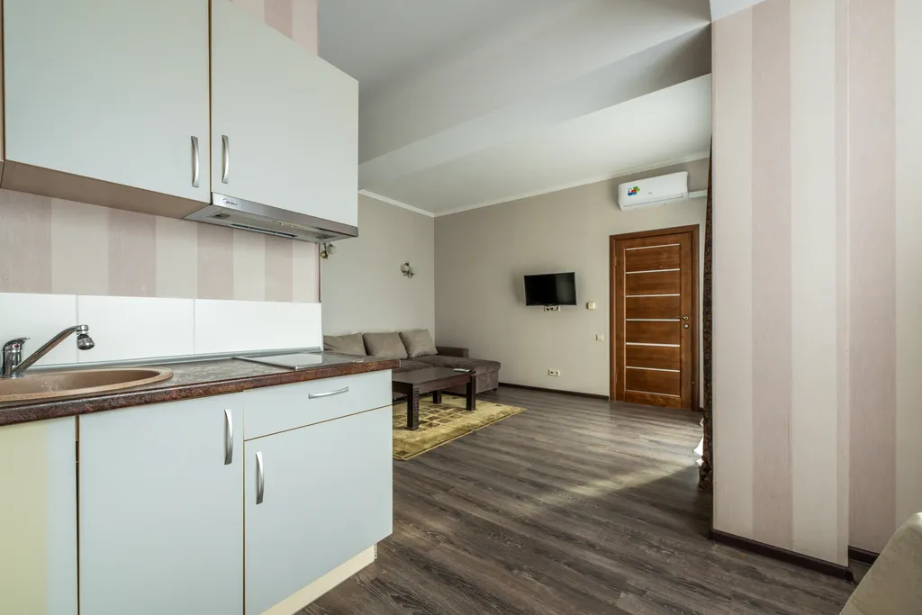 Видовые апартаменты, панорамные окна в гостиной ваши