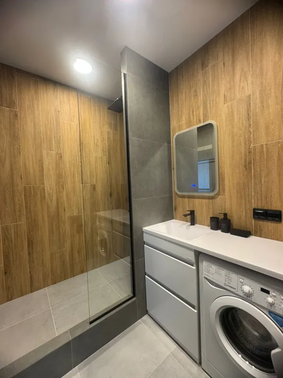 Евро-двухкомнатная квартира с дизайнерским ремонтном