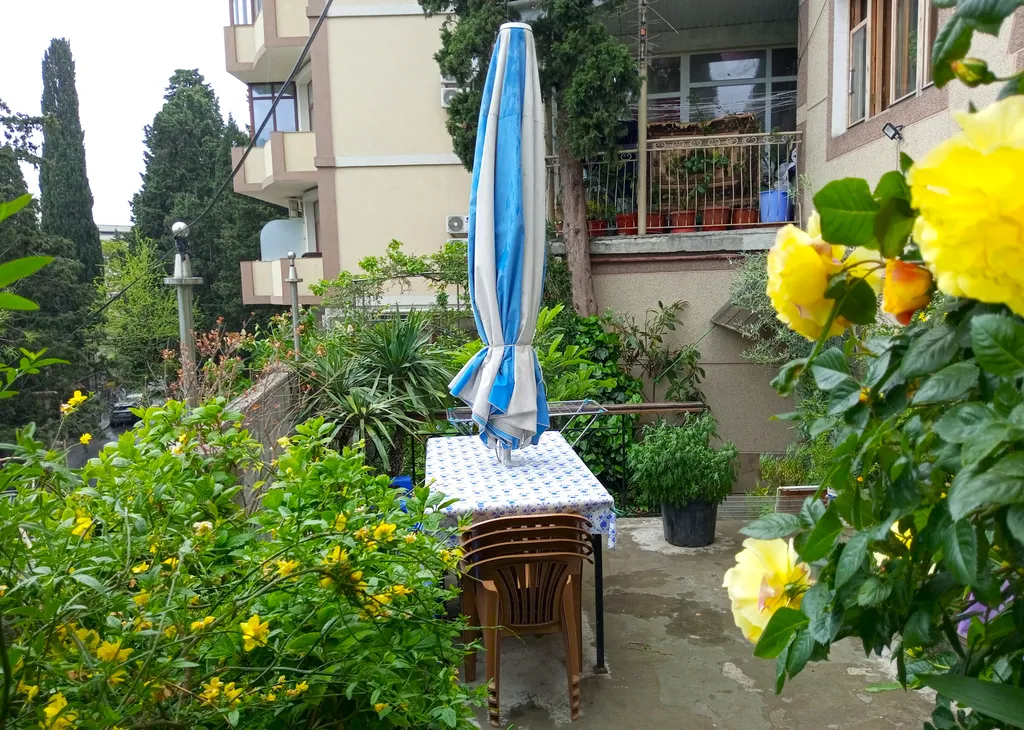 Квартира с мангальной зоной, гаражом и личным местом отдыха во дворе — аренда посуточно в Ялта