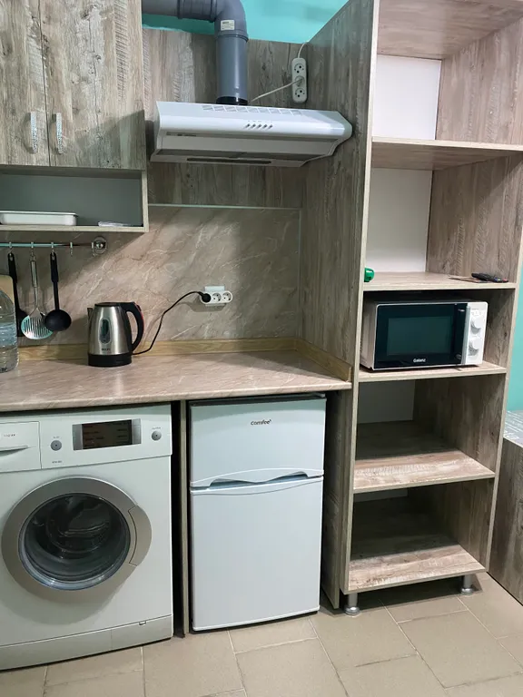 Комната - все имеется для проживания, отдельный вход