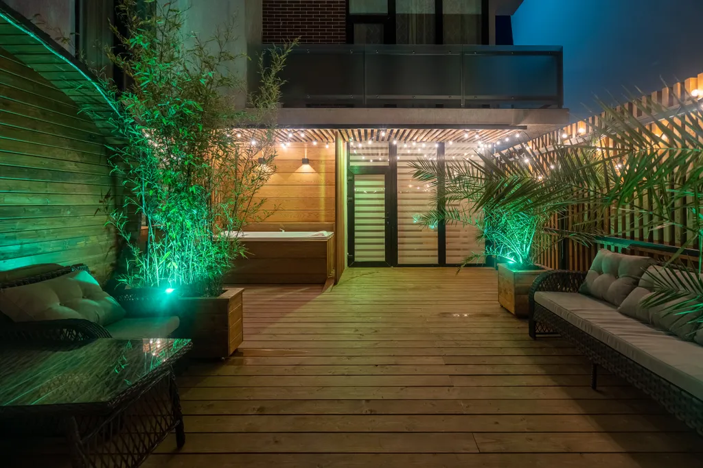 Апартаменты с террасой 80м2, тёплым бассейном и русской баней