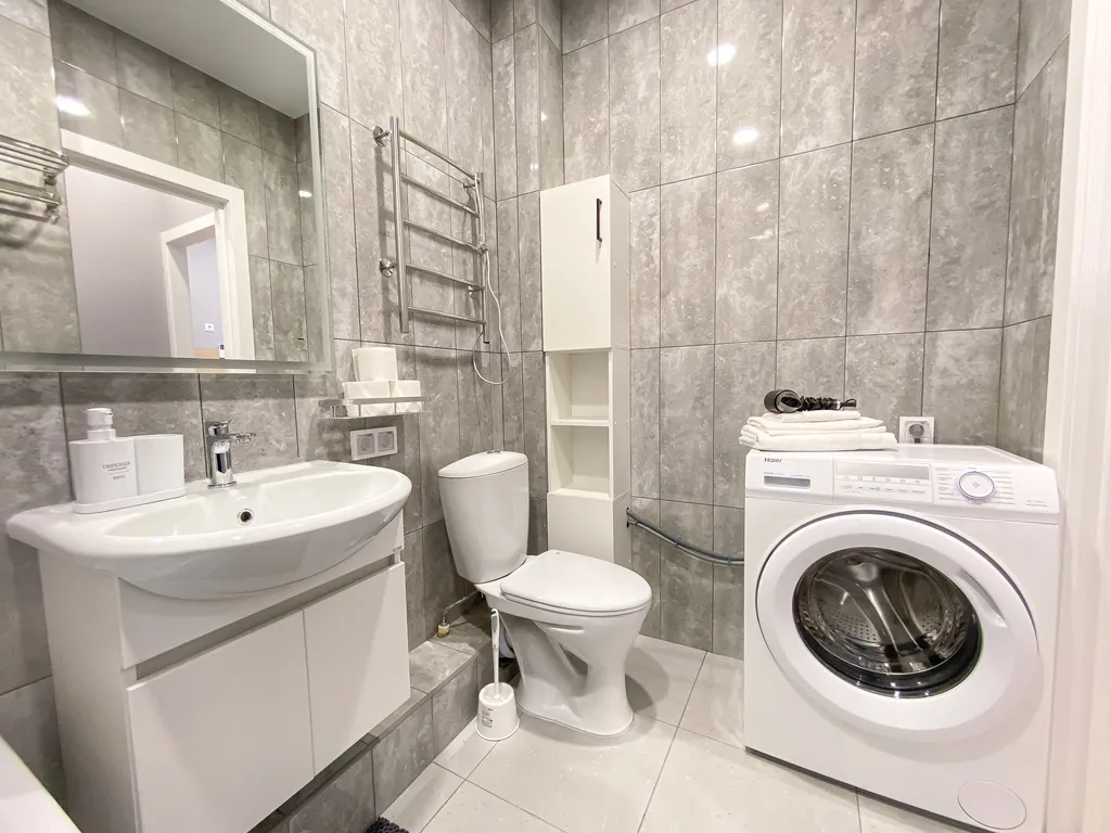 Студия с видом на город