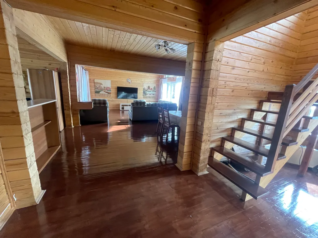 Большой уютный деревянный коттедж на самом берегу Ладожских шхер