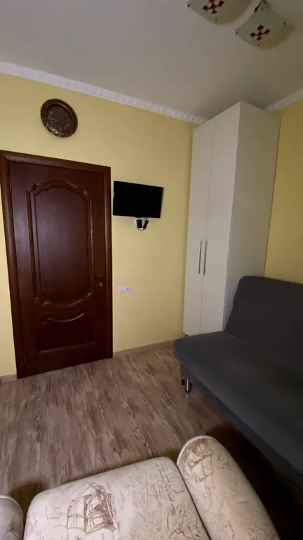 Идеальный для компании, 3 спальни и зал- студия и балкон до 6 гостей+