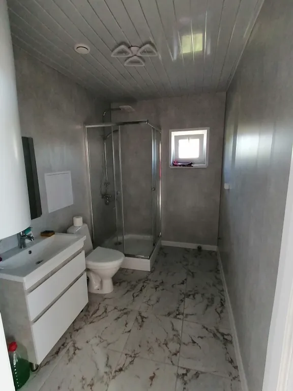 Коттедж Усадьба Ольгино предлагает проживание в новом доме с видом на реку — Лодейное Поле