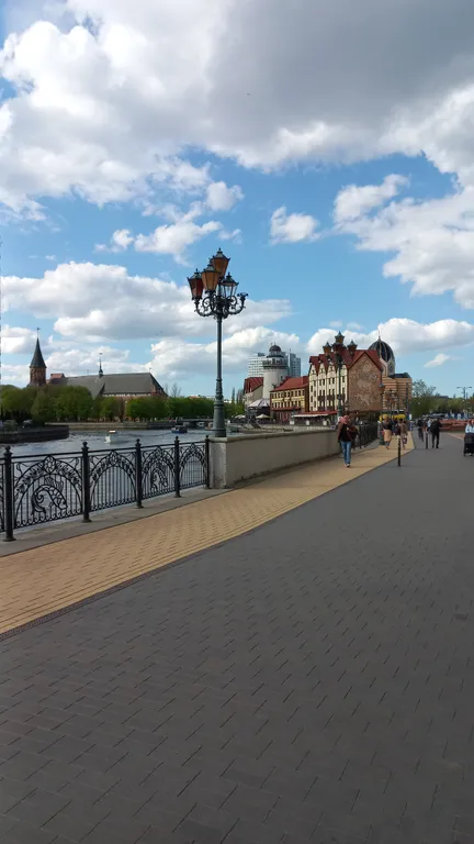 Центр города, квартира на набережной у Рыбной деревни