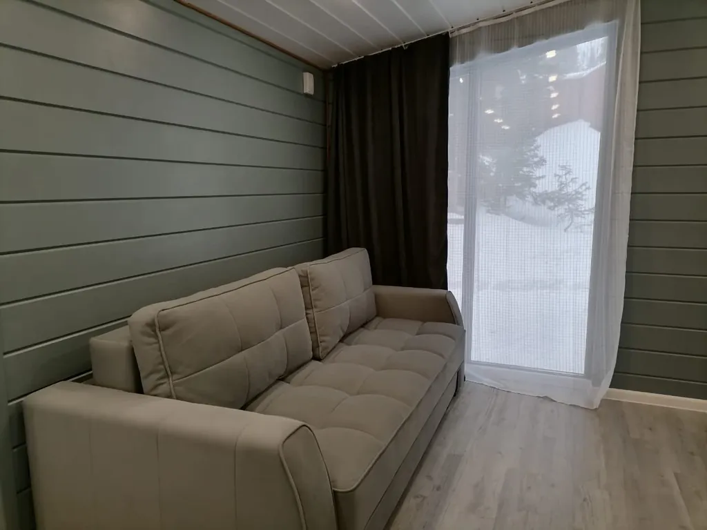 Большой дом на горе у подъемников