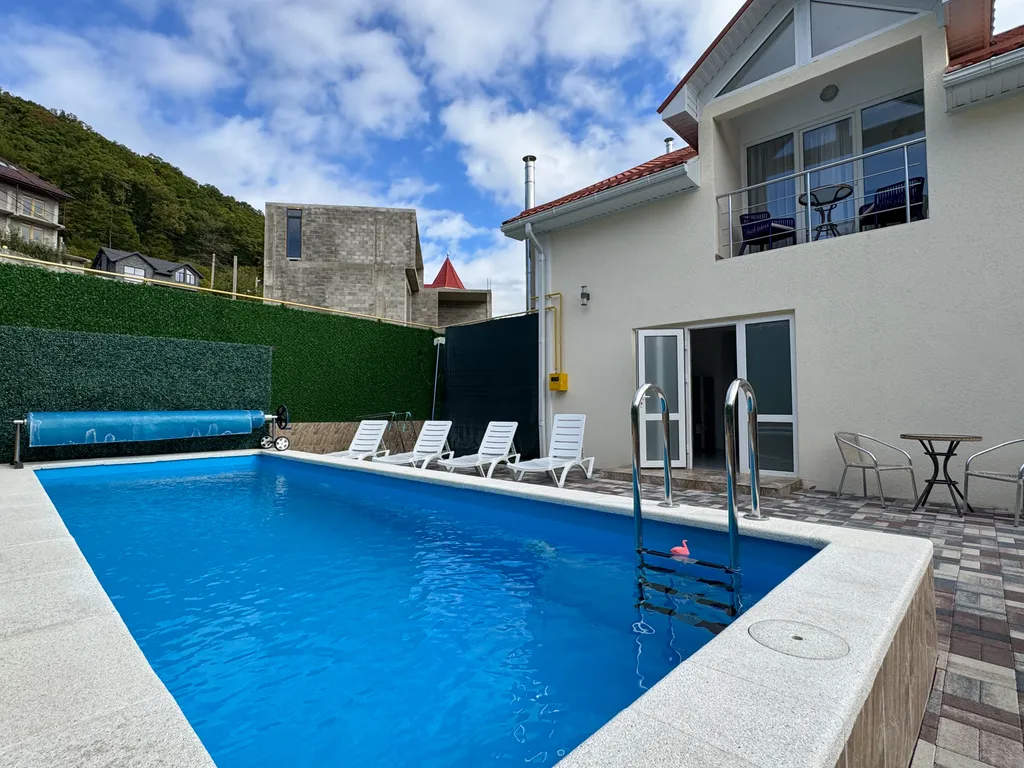 Новый дом с подогреваемым бассейном