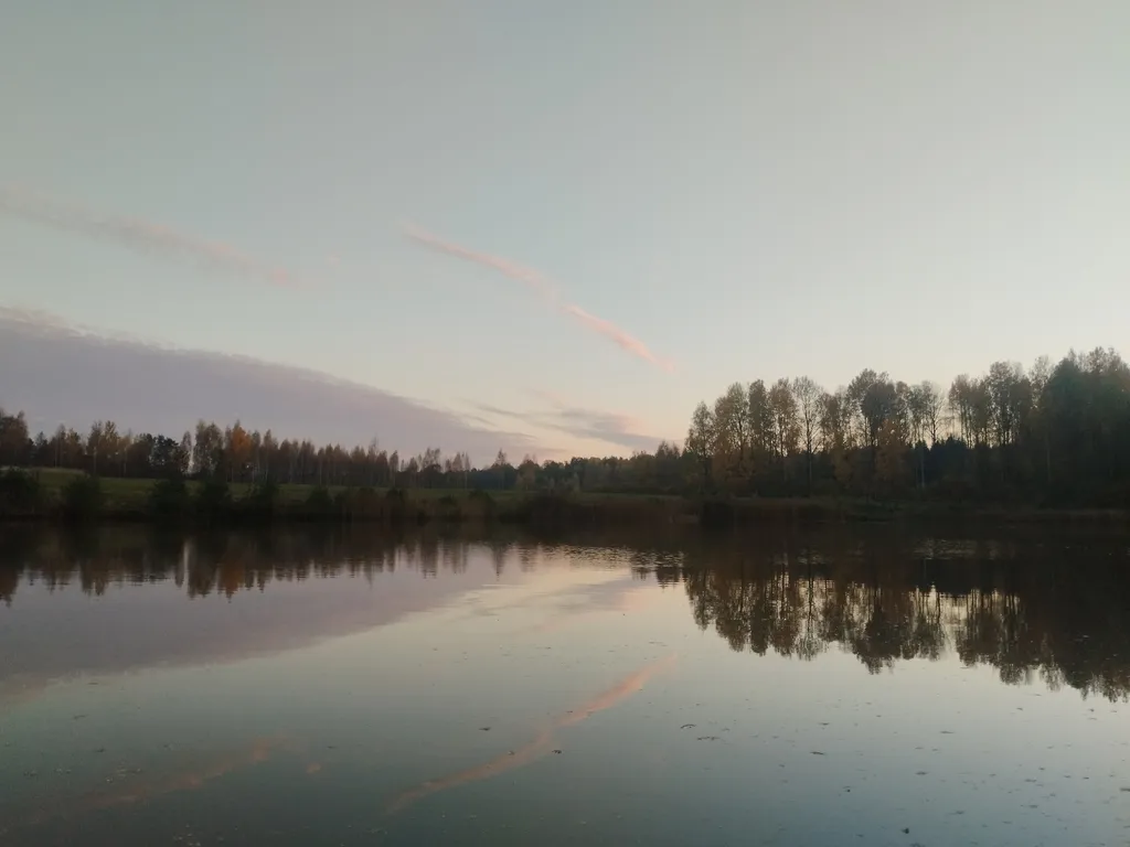 Дом с озером, река, лес