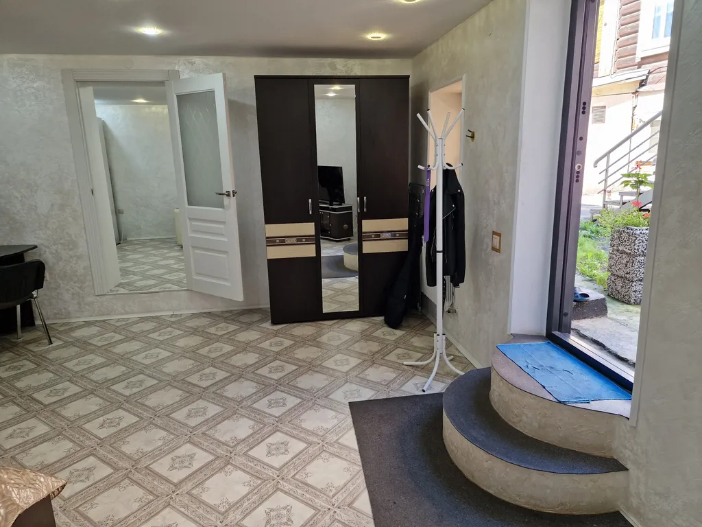 Отличная большая квартира в частном доме в самом центре Иркутска