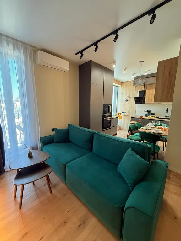 Просторная дизайнерская квартира с видовой терассой на берегу моря