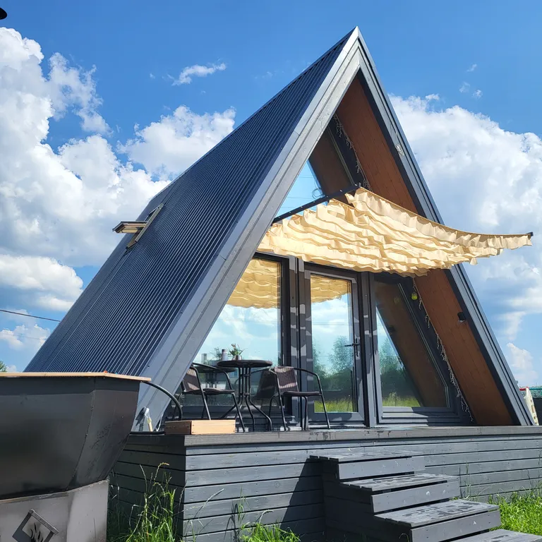 Уютный домик в стиле а-фрейм