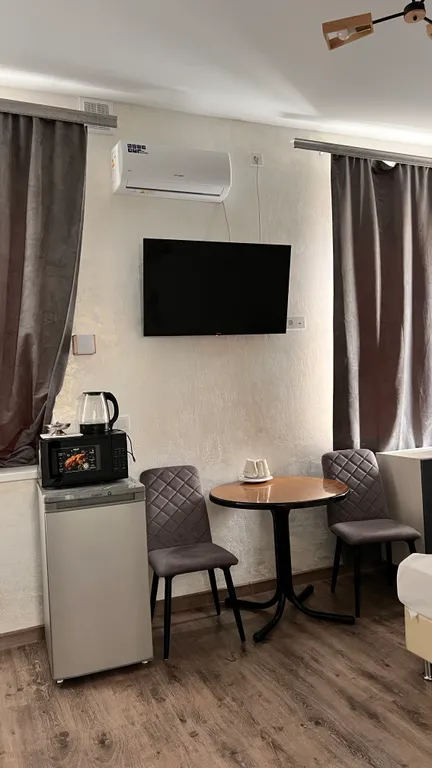 Светлая квартира с тремя окнами в самом центре