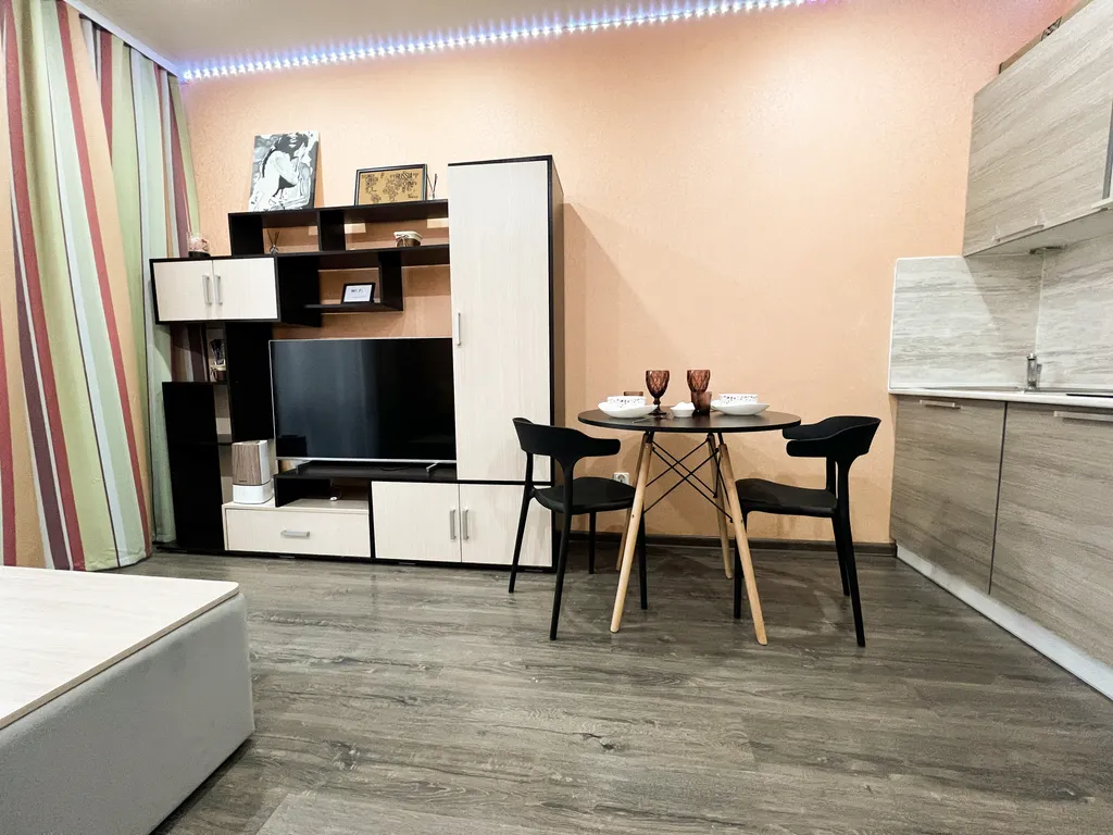 Квартира-студия Вверх