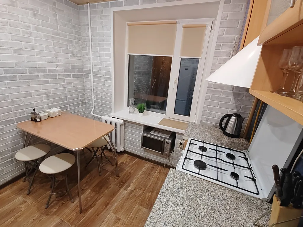 Двухкомнатная квартира с раздельными спальнями рядом с Мурманск Молл