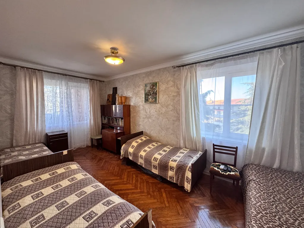 Просторная квартира в центре города Пицунда