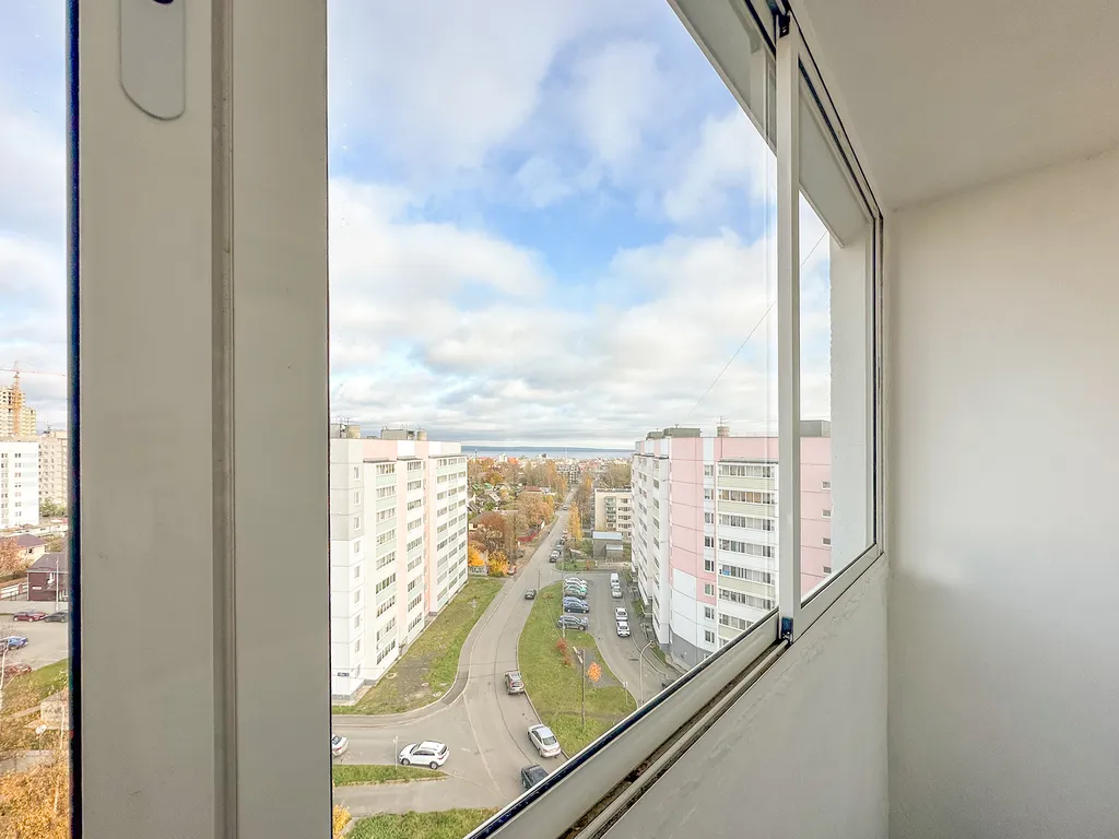 1к кв с видом на озеро. высокий этаж