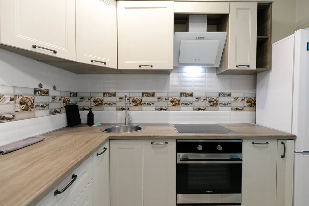 Изумрудная квартира через дорогу от ИМР Цыба