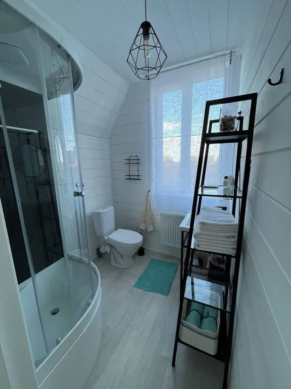 Уютный, современный домик в стиле а-фрейм