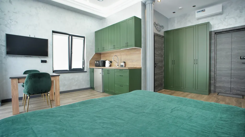 Панорамный апартамент с балконом, центр, лучшая локация