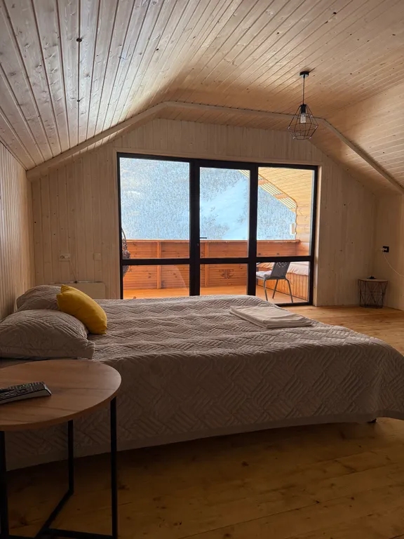 Коттедж с видом на горы и горную речку