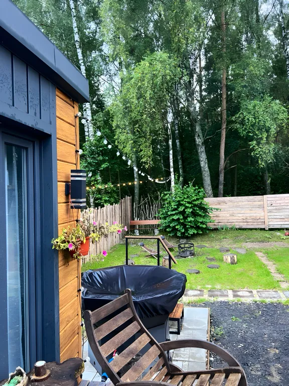 Уютный лесной домик с баней — отдых мечты