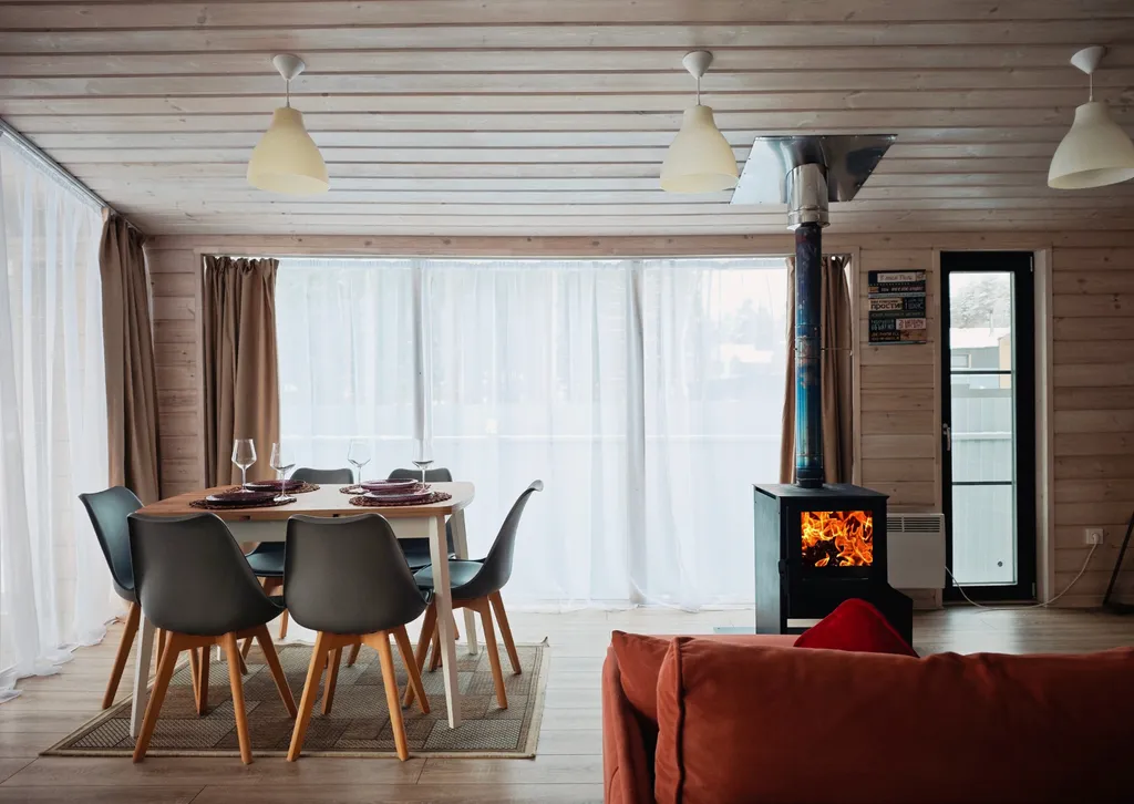 Дом у леса с камином