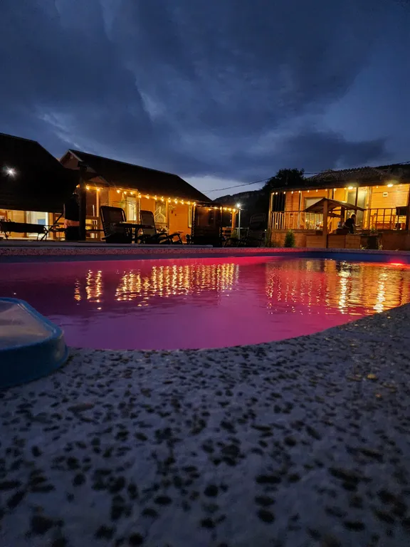 Дом с теплым бассейном