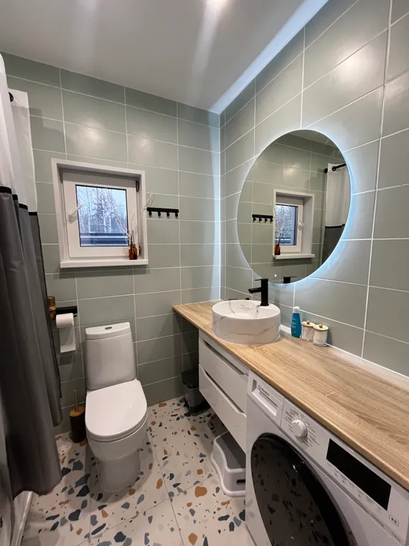 Дом в окружении сосен