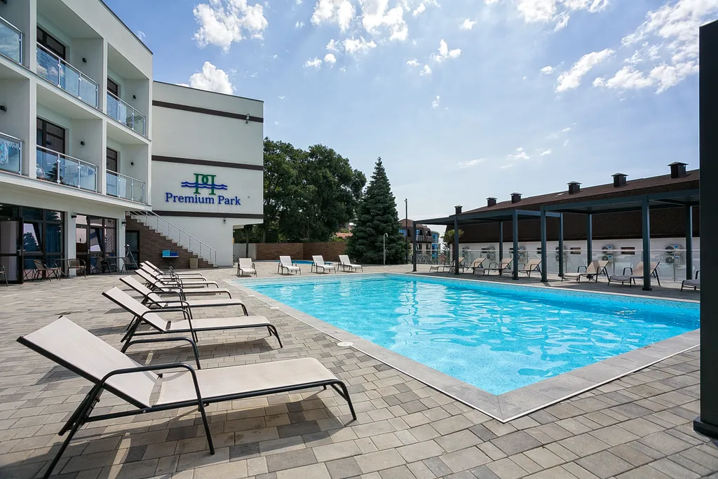 Апартаменты с двумя спальнями с бассейном на территории