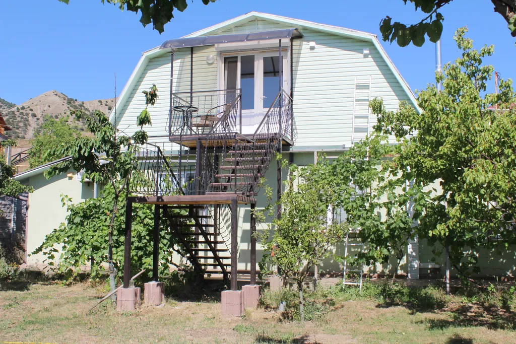 Коттедж Дом на 7 чел с бассейном — аренда посуточно в Судак