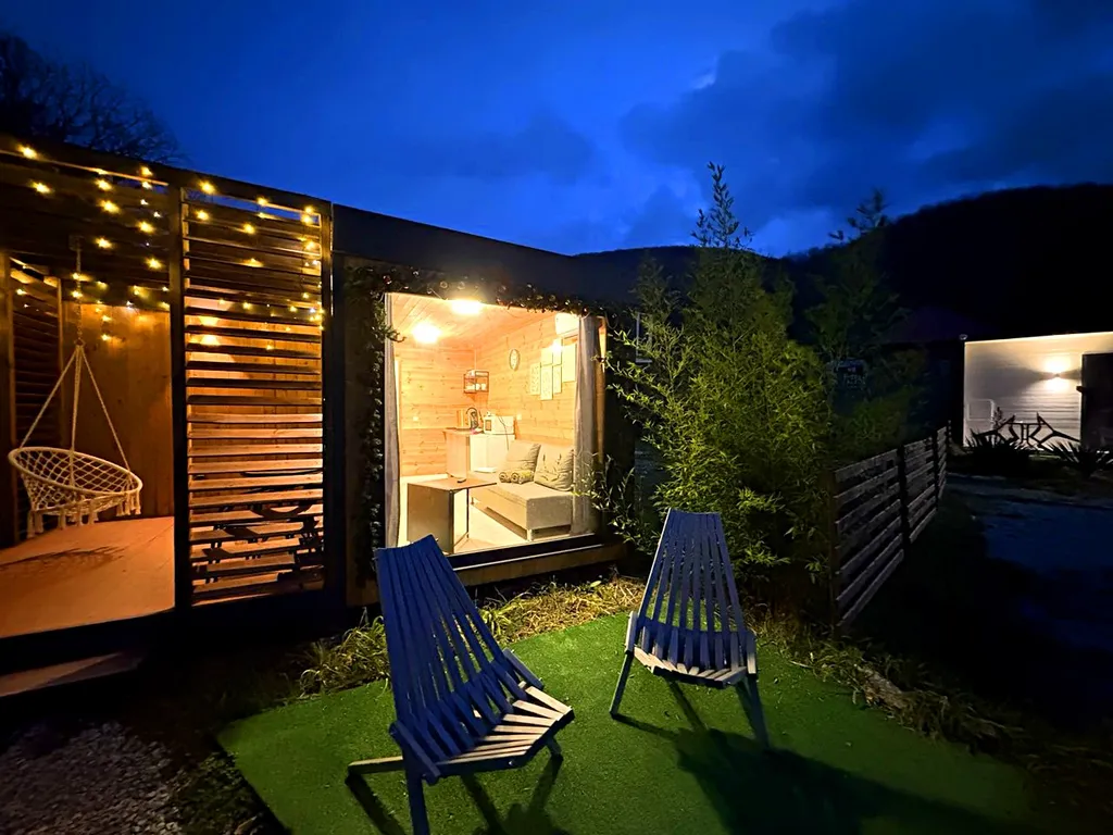 Коттедж Сканди-домик с панорамными окнами в горах у моря — Прасковеевка