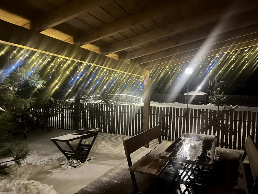 Трёхкомнатный коттедж в лесу у пруда