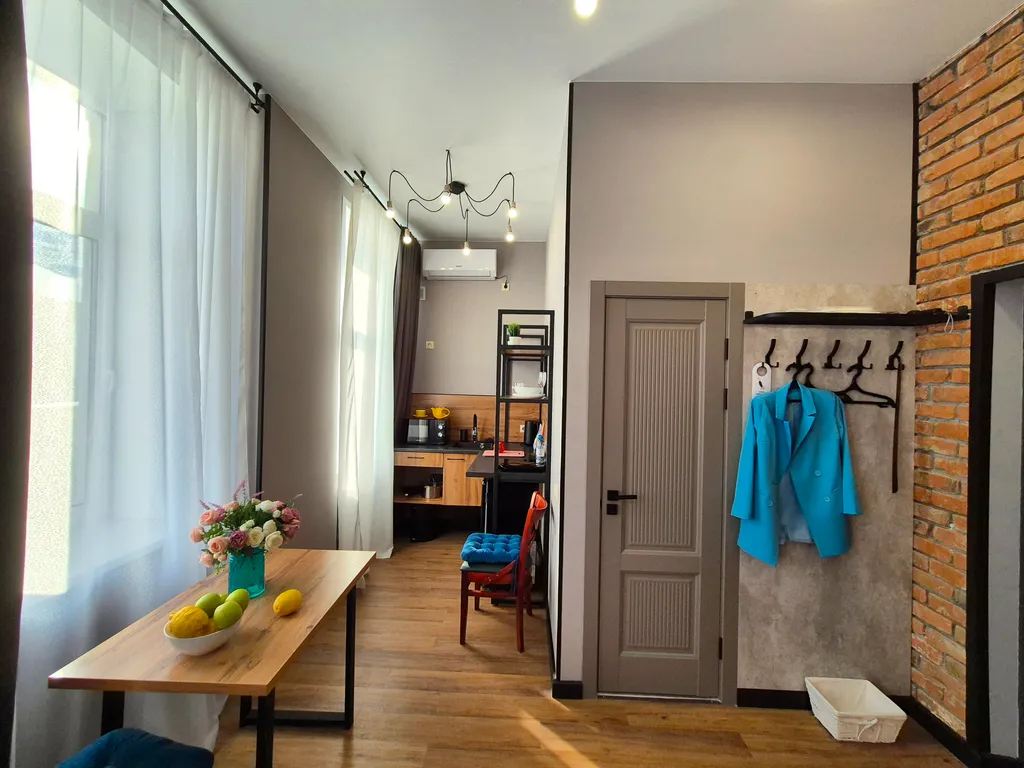 Современная студия в 10 минутах ходьбы от вокзалов