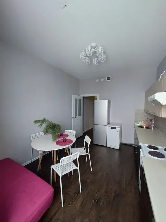 Уютная квартира с панорамными окнами в центре Иннополиса