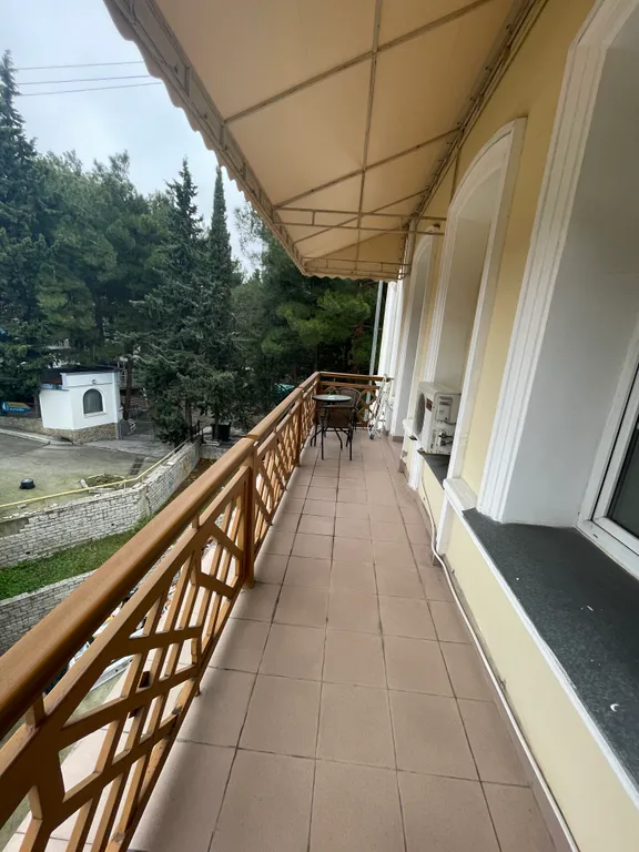 Номер в центре Ялты в 100 метрах от моря в историческом здании 1875 года