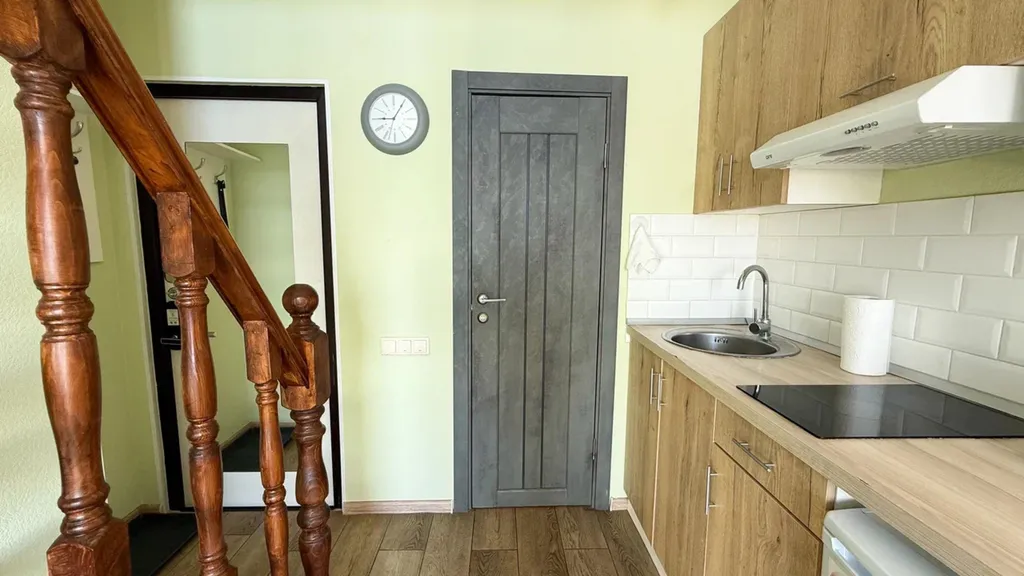 Стильная двухуровневая студия