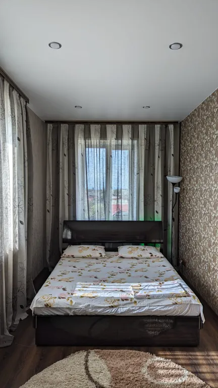 Уютная евродвушка с видом на горы у центра города