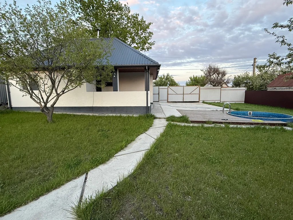 Дом с баней и бассейном на снт Металлург