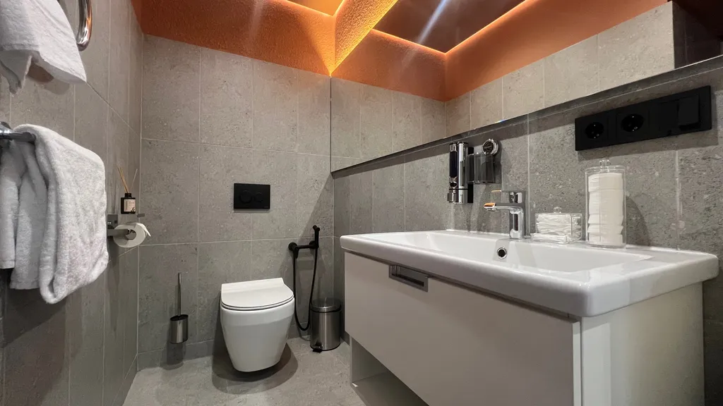 Апартаменты у Часовой башни оранжевые