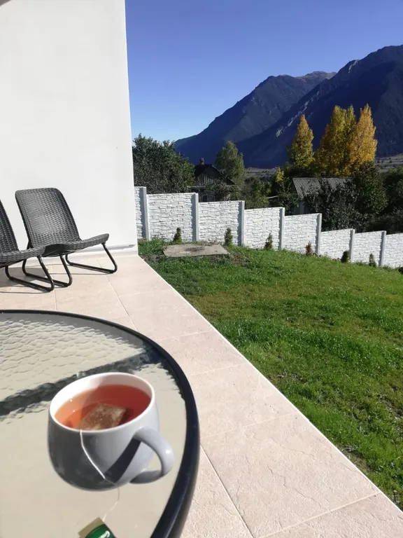 Коттедж Neon с видом на горы, подогреваемым бассейном, баней, чаном