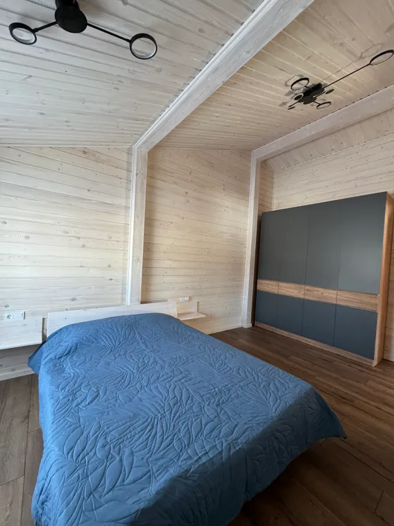 Большой дом у озера