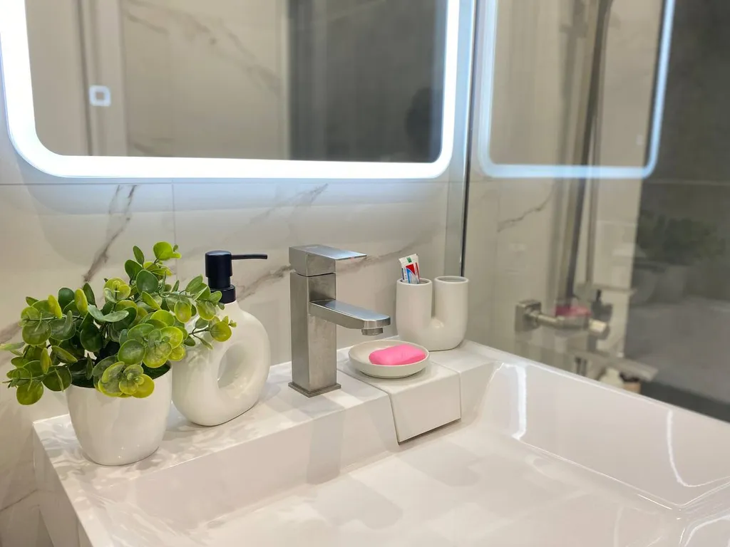 Шикарная квартира рядом трассой при заезде в город, со своей стоянкой