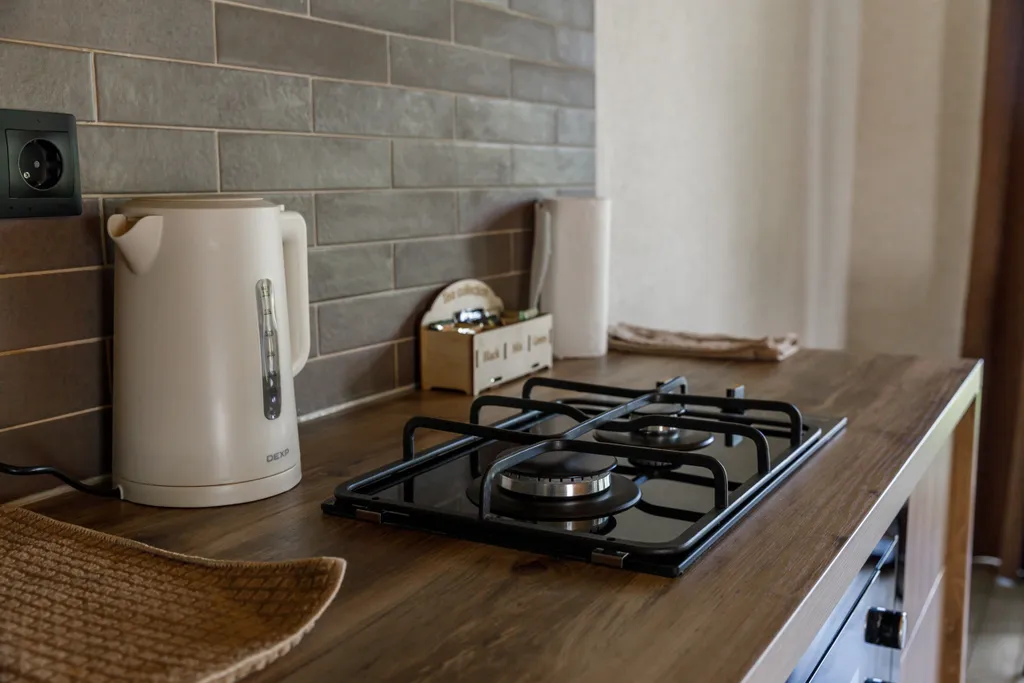 Уютный коттедж в лесу у пруда