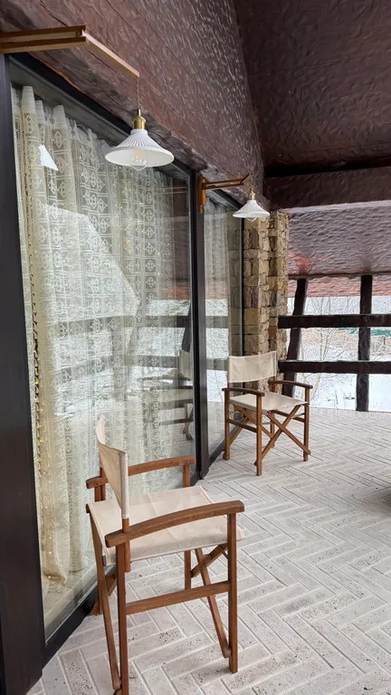 Шале в черте города с выходом в лес